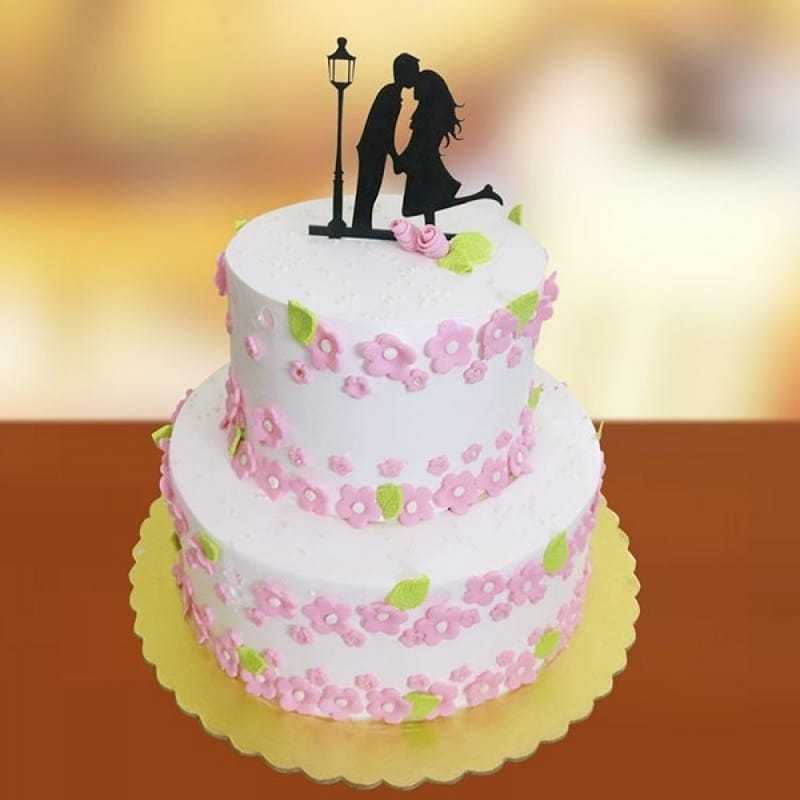 Delish Romantic Cream Cake